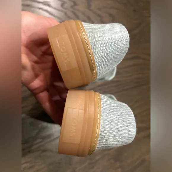 TOMS - Picture 5 of 11